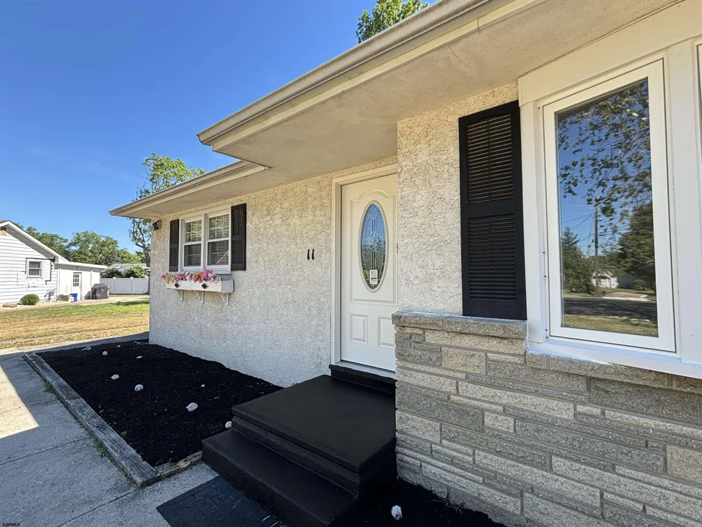 11 Oxford Dr Somers Point, NJ 08244