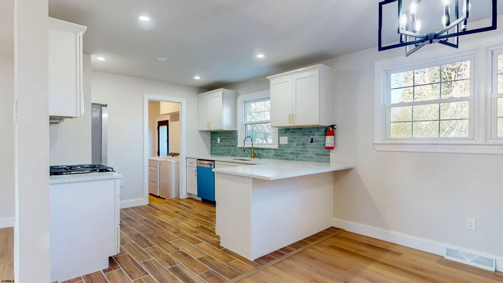 403 Park Ln Northfield, NJ 08225