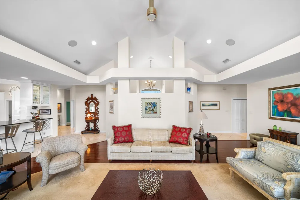 14 Caledonia Dr Seaville, NJ 08230