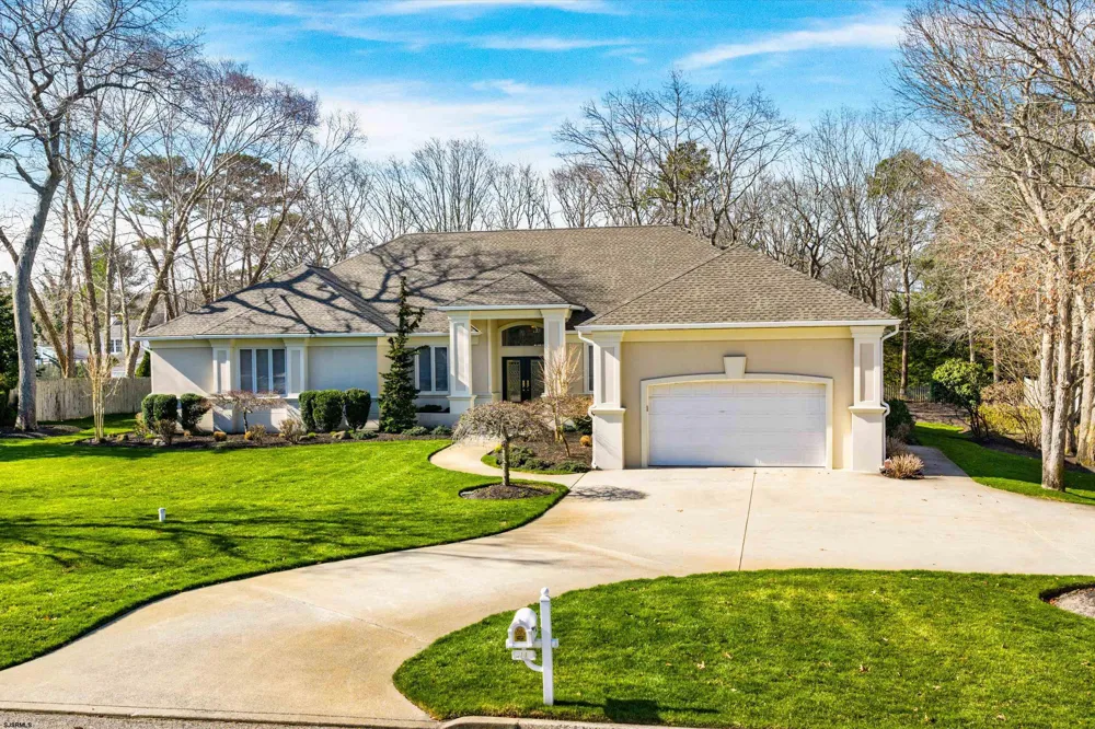 14 Caledonia Dr Seaville, NJ 08230