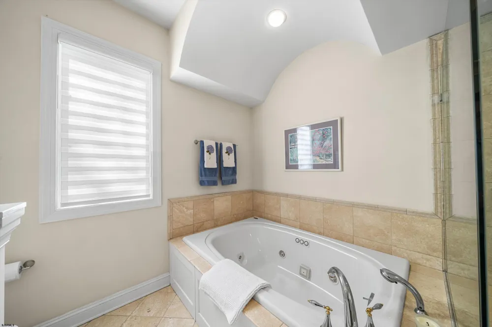 14 Caledonia Dr Seaville, NJ 08230