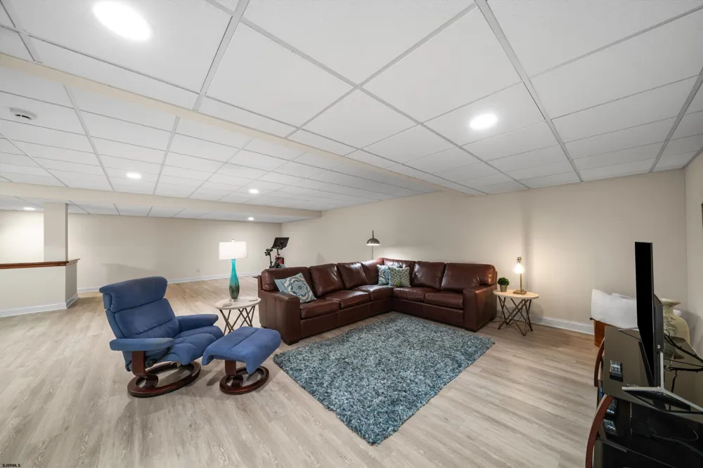 14 Caledonia Dr Seaville, NJ 08230