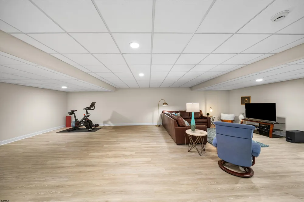 14 Caledonia Dr Seaville, NJ 08230