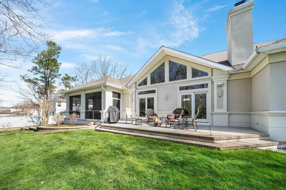 14 Caledonia Dr Seaville, NJ 08230