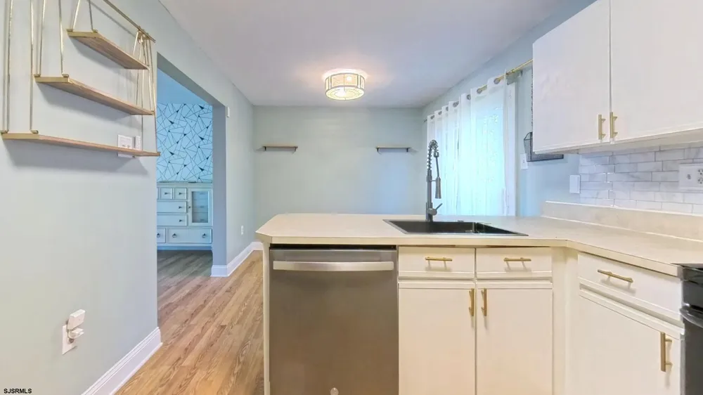 10 Cedar Ct Somers Point, NJ 08244