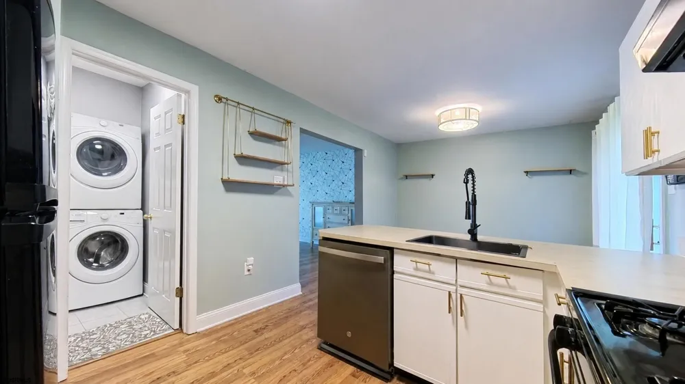 10 Cedar Ct Somers Point, NJ 08244