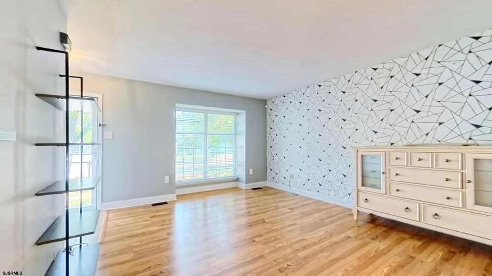 10 Cedar Ct Somers Point, NJ 08244