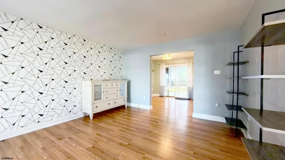 10 Cedar Ct Somers Point, NJ 08244