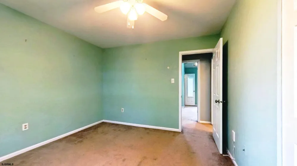10 Cedar Ct Somers Point, NJ 08244