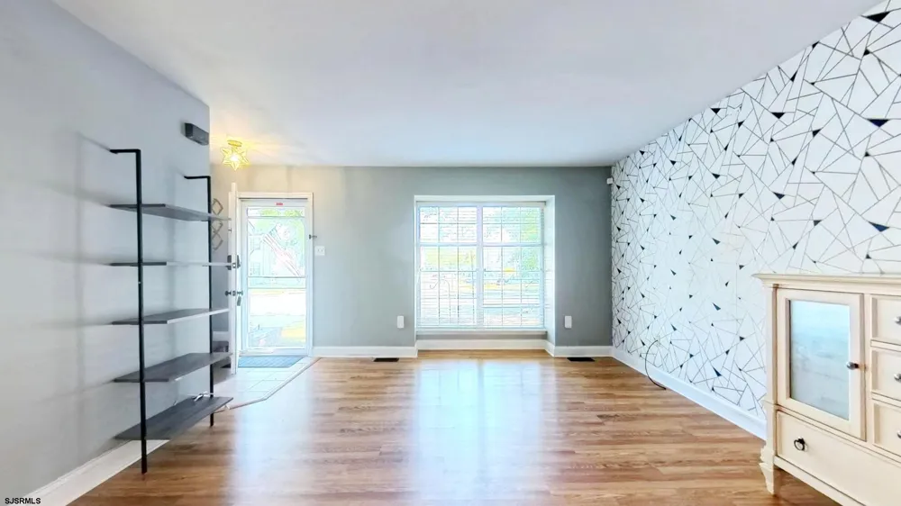 10 Cedar Ct Somers Point, NJ 08244