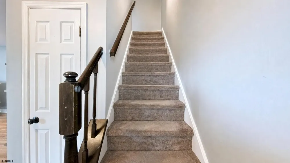 10 Cedar Ct Somers Point, NJ 08244