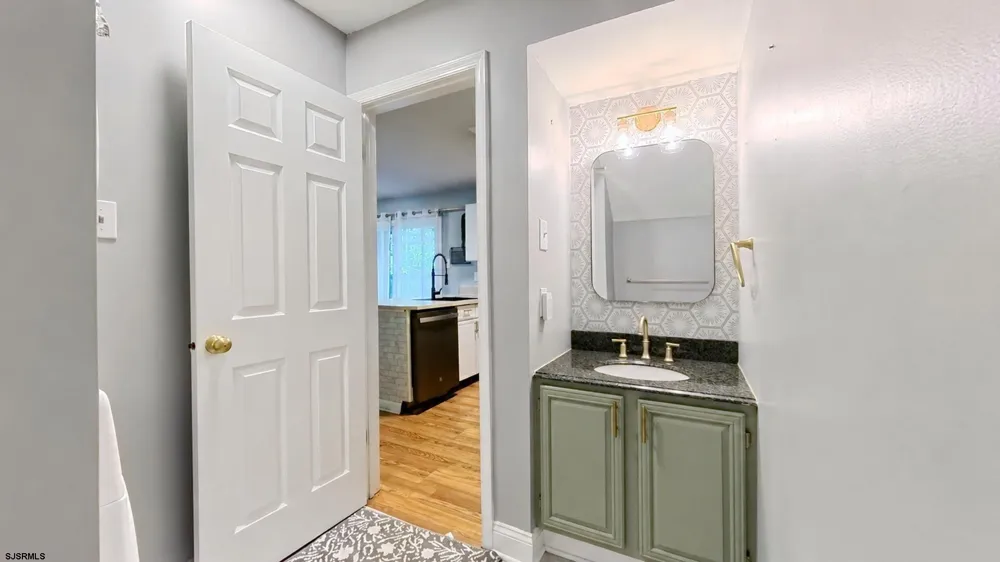 10 Cedar Ct Somers Point, NJ 08244