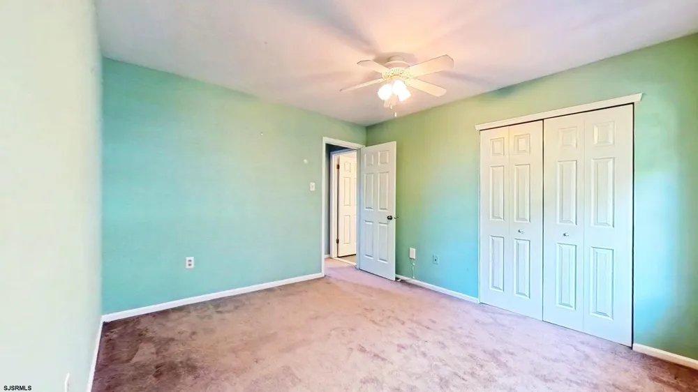 10 Cedar Ct Somers Point, NJ 08244