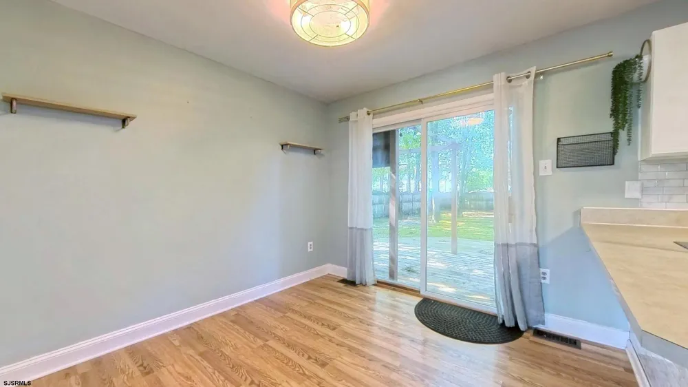 10 Cedar Ct Somers Point, NJ 08244