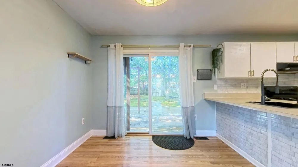 10 Cedar Ct Somers Point, NJ 08244