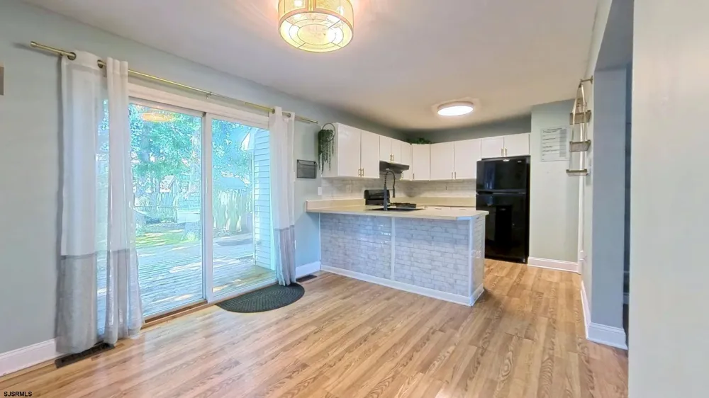 10 Cedar Ct Somers Point, NJ 08244