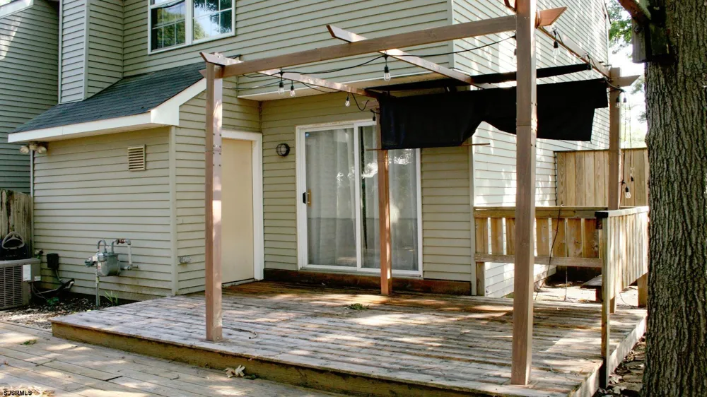 10 Cedar Ct Somers Point, NJ 08244