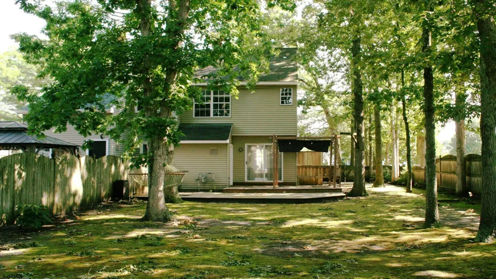 10 Cedar Ct Somers Point, NJ 08244