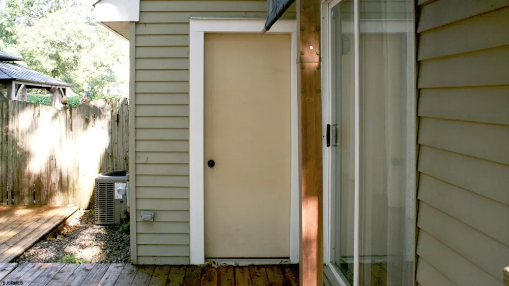 10 Cedar Ct Somers Point, NJ 08244