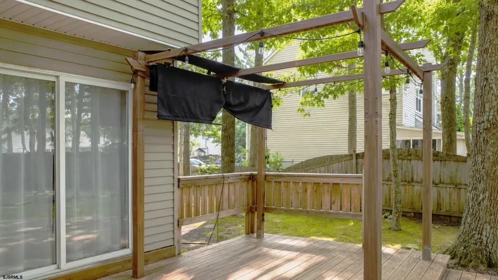 10 Cedar Ct Somers Point, NJ 08244