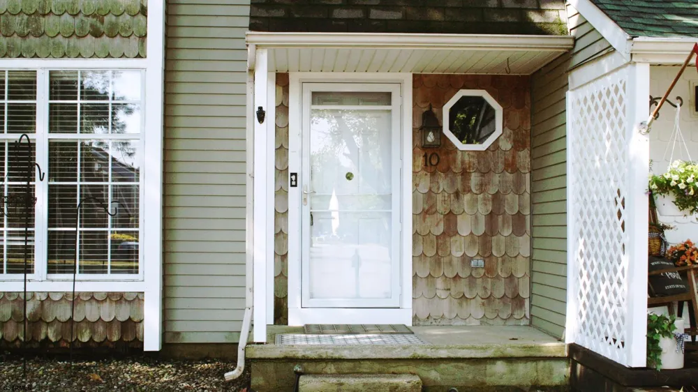 10 Cedar Ct Somers Point, NJ 08244