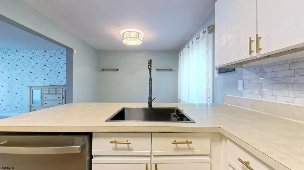 10 Cedar Ct Somers Point, NJ 08244