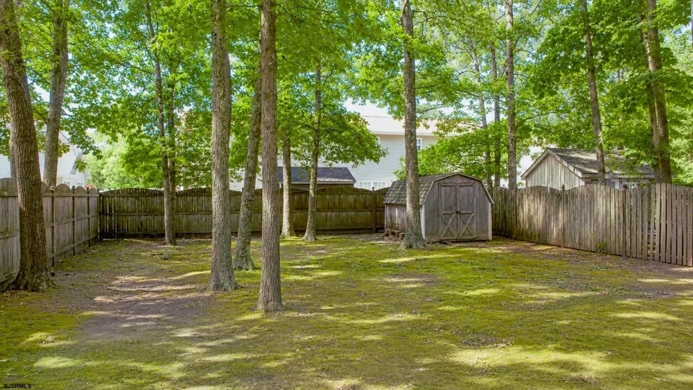 10 Cedar Ct Somers Point, NJ 08244