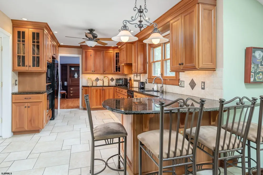 75 LAKESHORE Dr Hammonton, NJ 08037