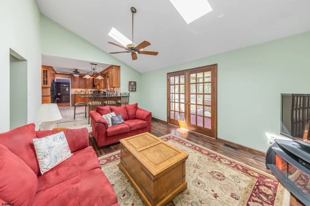 75 LAKESHORE Dr Hammonton, NJ 08037
