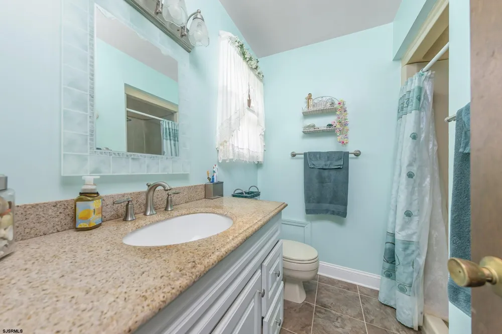 75 LAKESHORE Dr Hammonton, NJ 08037