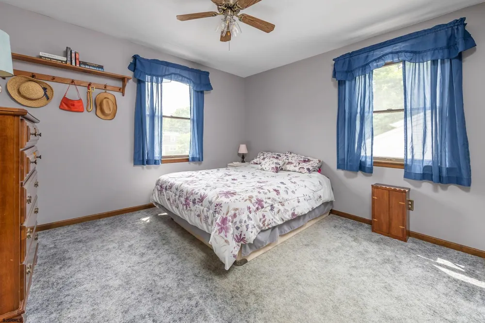 75 LAKESHORE Dr Hammonton, NJ 08037