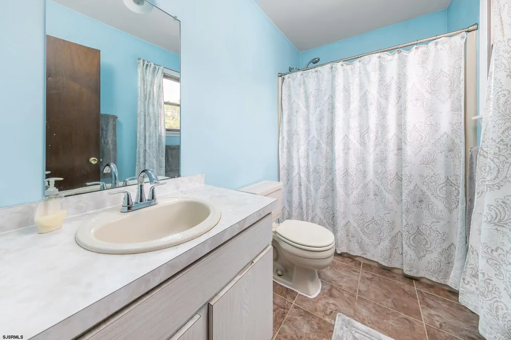 75 LAKESHORE Dr Hammonton, NJ 08037
