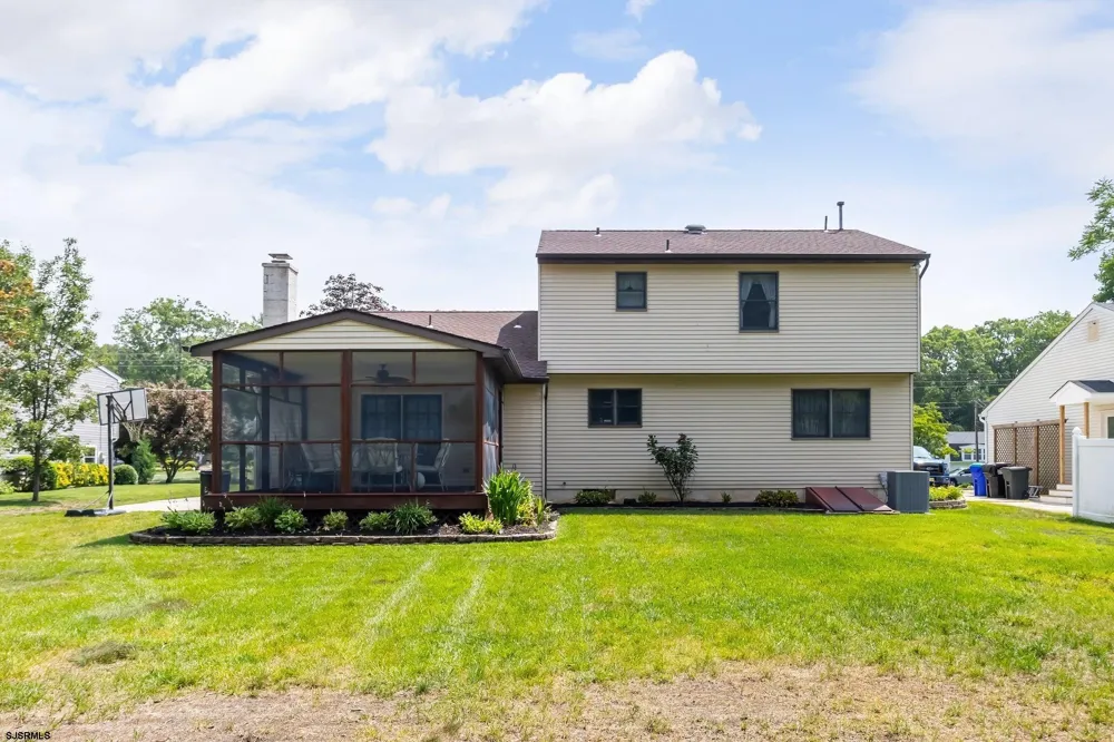 75 LAKESHORE Dr Hammonton, NJ 08037