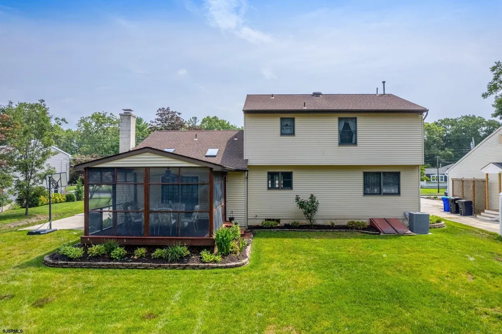 75 LAKESHORE Dr Hammonton, NJ 08037