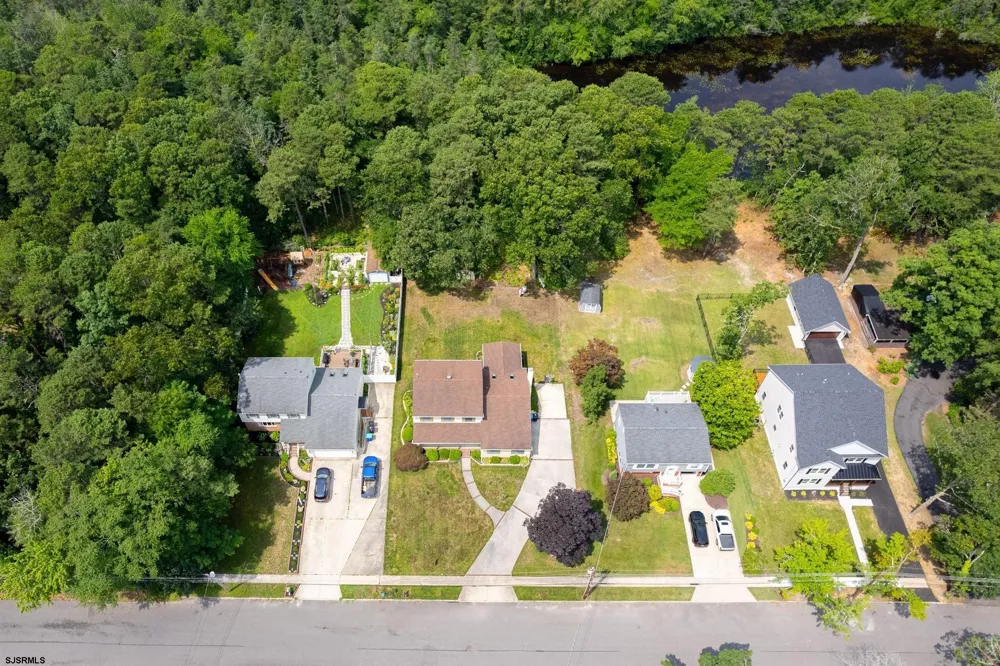 75 LAKESHORE Dr Hammonton, NJ 08037