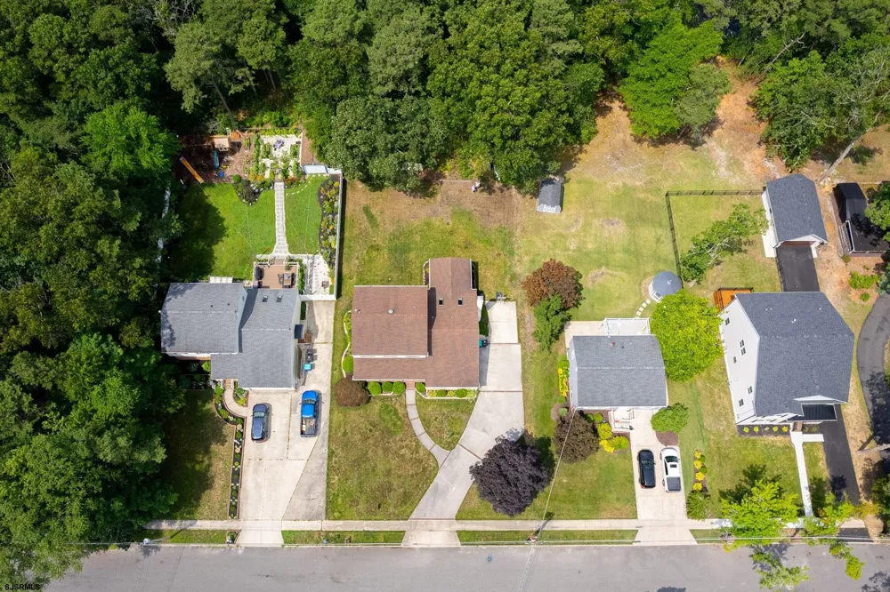 75 LAKESHORE Dr Hammonton, NJ 08037