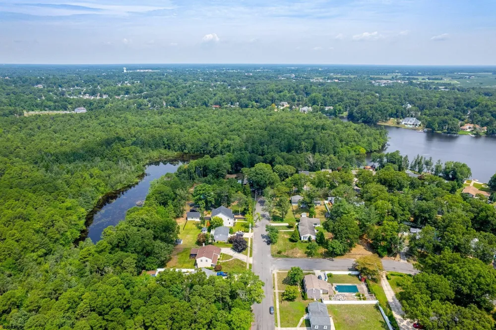 75 LAKESHORE Dr Hammonton, NJ 08037