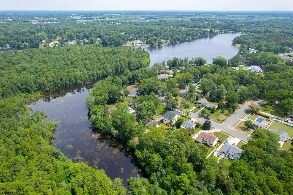 75 LAKESHORE Dr Hammonton, NJ 08037