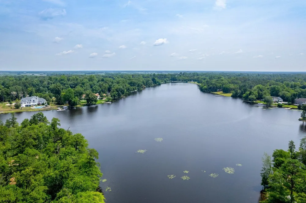 75 LAKESHORE Dr Hammonton, NJ 08037