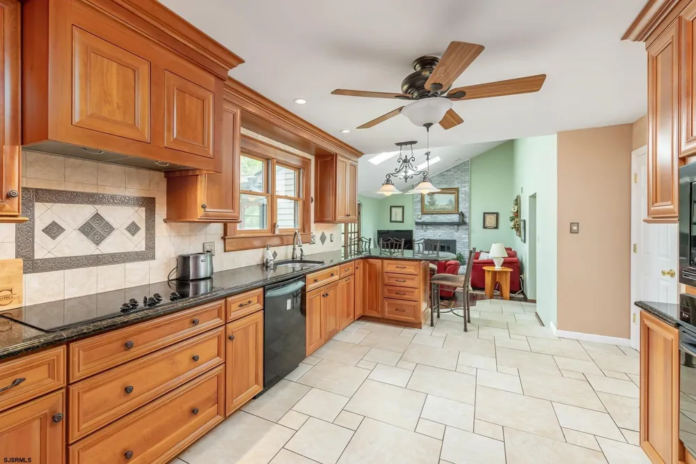 75 LAKESHORE Dr Hammonton, NJ 08037