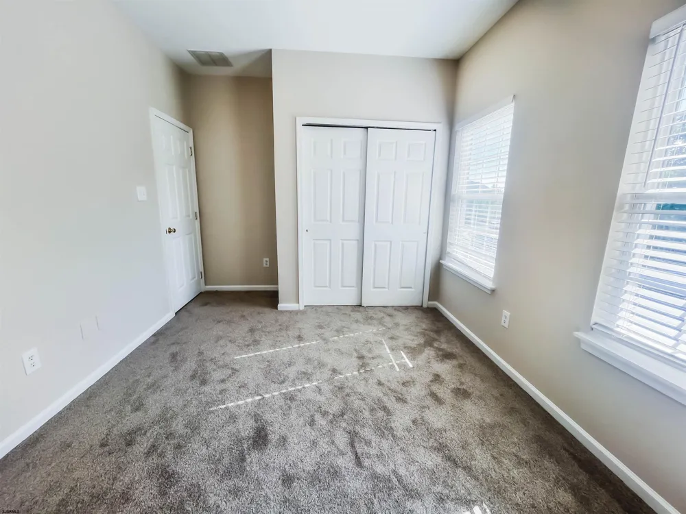 40 Meadow Cir Hamilton Township, NJ 08330