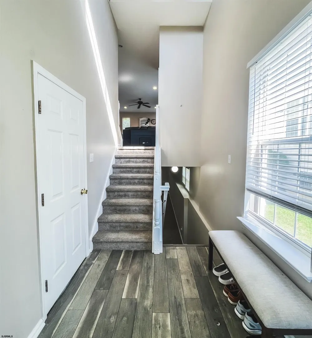 40 Meadow Cir Hamilton Township, NJ 08330