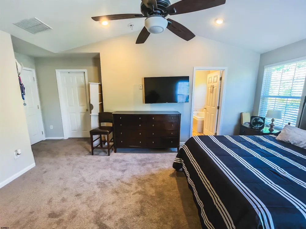 40 Meadow Cir Hamilton Township, NJ 08330