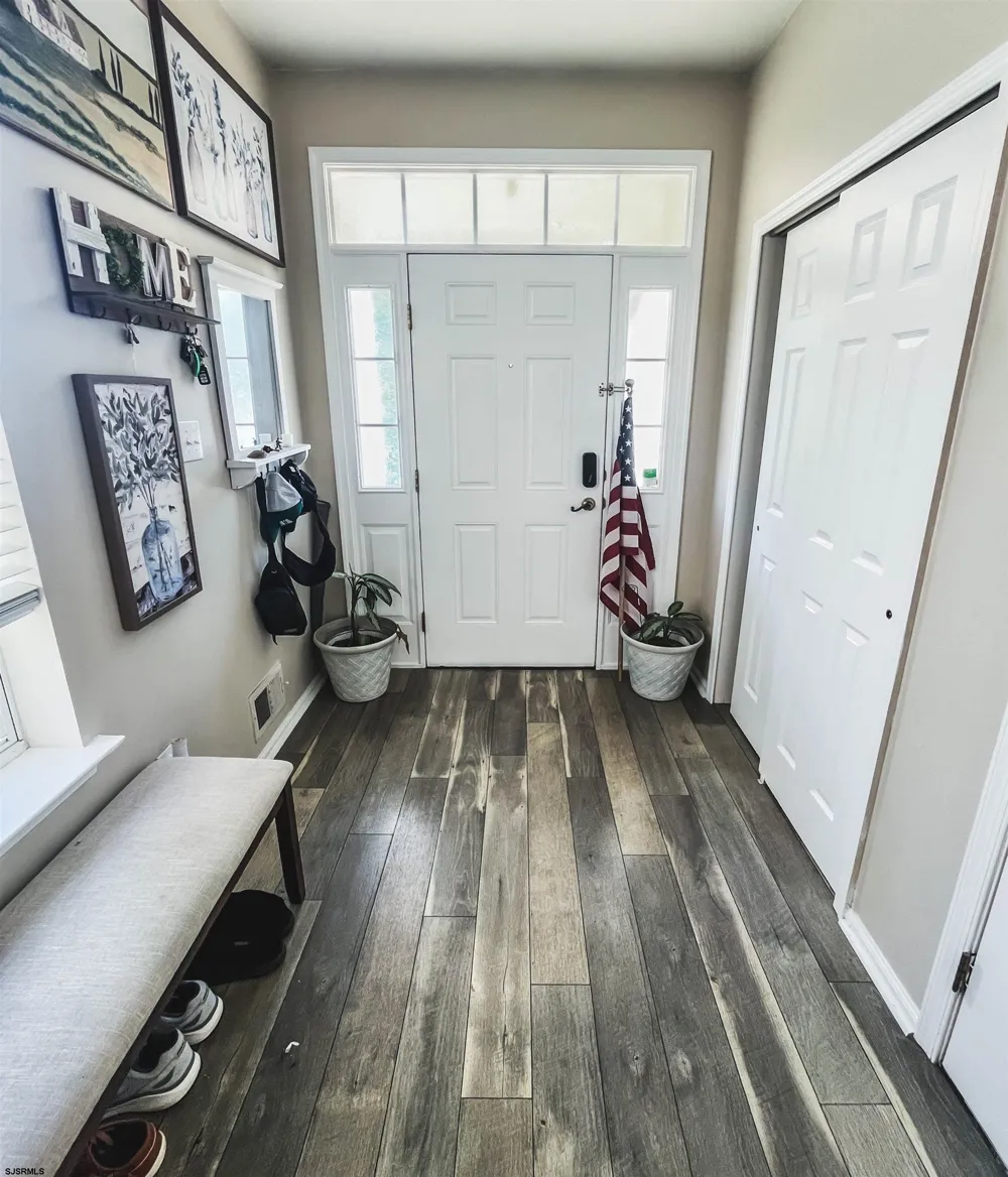 40 Meadow Cir Hamilton Township, NJ 08330