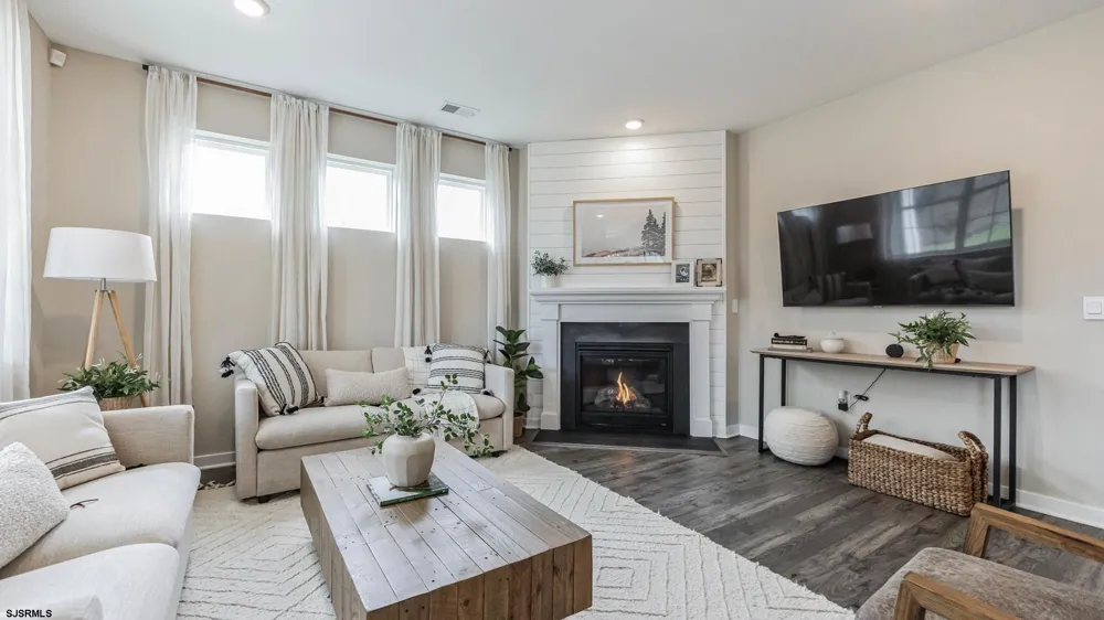 221 Huntington Dr Egg Harbor Township, NJ 08234