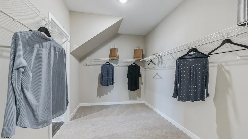 221 Huntington Dr Egg Harbor Township, NJ 08234