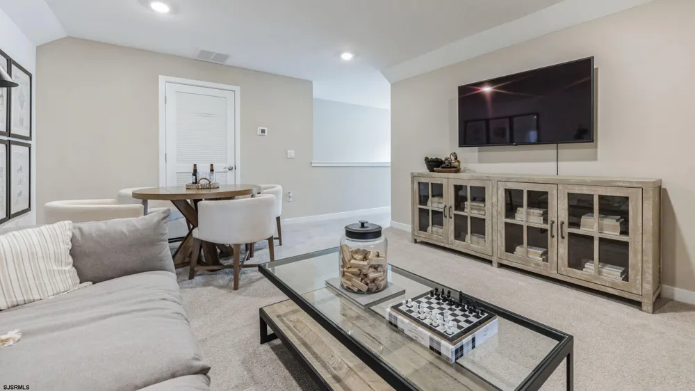 221 Huntington Dr Egg Harbor Township, NJ 08234