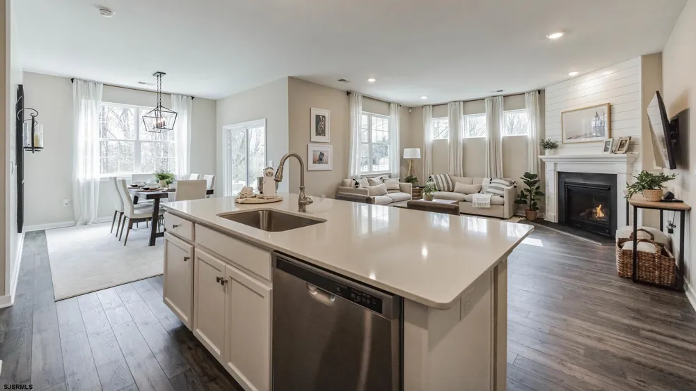 221 Huntington Dr Egg Harbor Township, NJ 08234