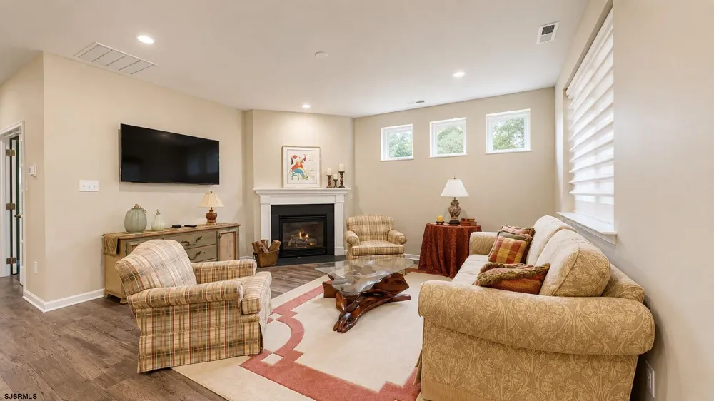 138 Laquinta Drive Egg Harbor Township, NJ 08234