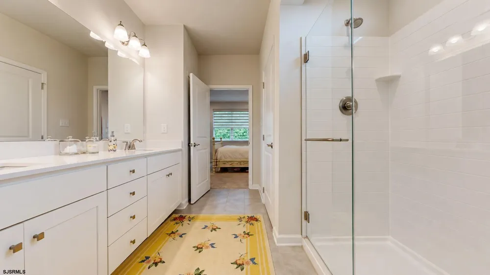 138 Laquinta Drive Egg Harbor Township, NJ 08234